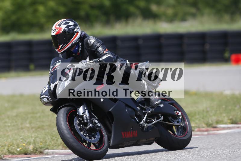 /27 12.06.2025 Ducati Schweiz Trackday Warmup  ADR/blau-bleu/2